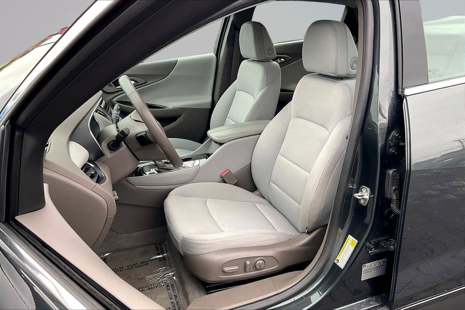 Used 2017 Chevrolet Malibu LT FWD image 24