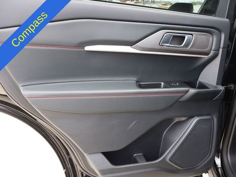 Used 2025 Ford Explorer ST-Line w/ ST-Line Street Pack AWD/4WD image 18