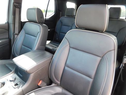 Used 2023 Chevrolet Traverse Premier w/ Redline Edition FWD image 16