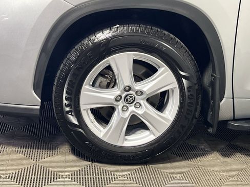 Used 2022 Toyota Highlander LE image 12