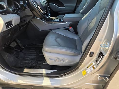 Used 2022 Toyota Highlander Platinum AWD/4WD image 19