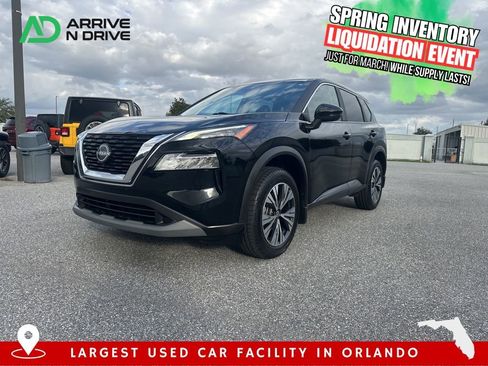 Used 2023 Nissan Rogue SV image 1