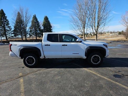 Used 2025 Toyota Tacoma TRD Off-Road image 7