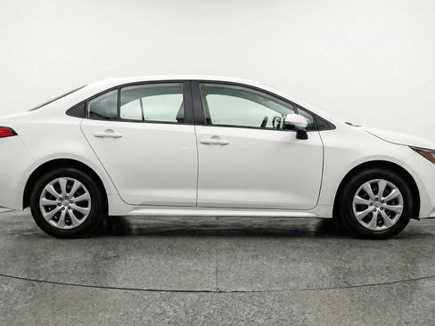 Used 2025 Toyota Corolla LE image 11
