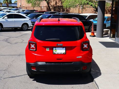 Used 2019 Jeep Renegade Latitude FWD image 10
