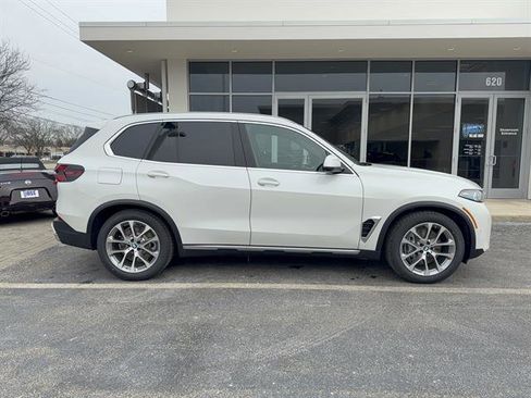 New 2026 BMW X5 xDrive50e image 3