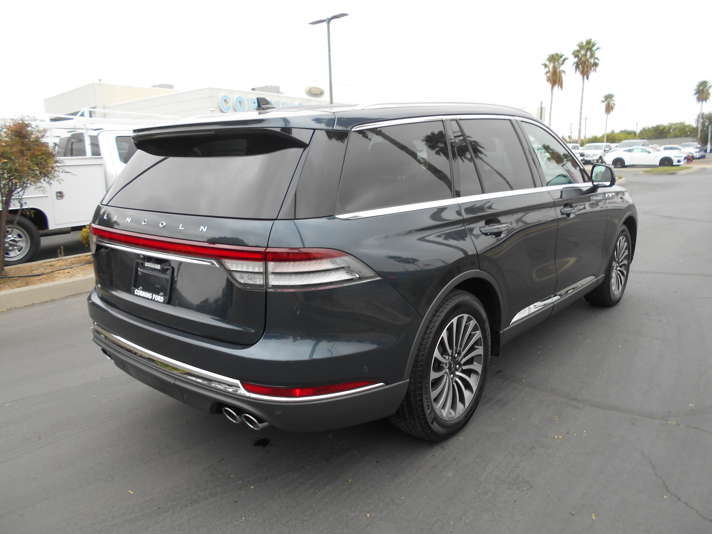 Used 2023 Lincoln Aviator Reserve w/ Equipment Group 201A AWD/4WD image 3