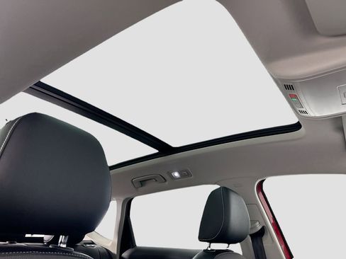 Certified 2023 Volkswagen Taos SE w/ Panoramic Sunroof Package image 16