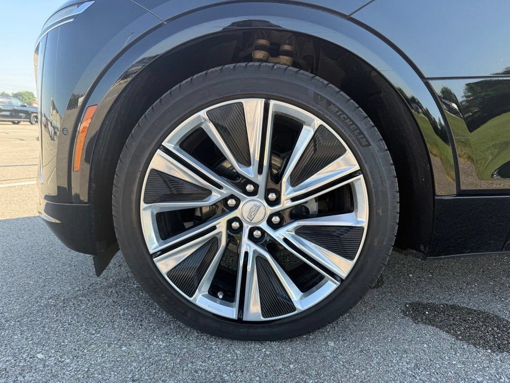 Certified 2024 Cadillac Lyriq Luxury AWD/4WD image 14
