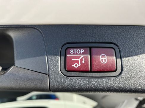 Certified 2025 Mercedes-Benz GLB 250 4MATIC image 21