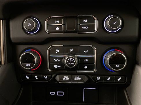 Used 2023 Chevrolet Suburban High Country w/ Advanced Technology Package AWD/4WD image 18
