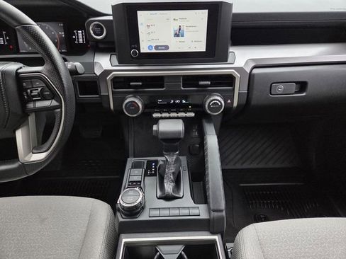 Used 2025 Toyota 4Runner SR5 AWD/4WD image 13