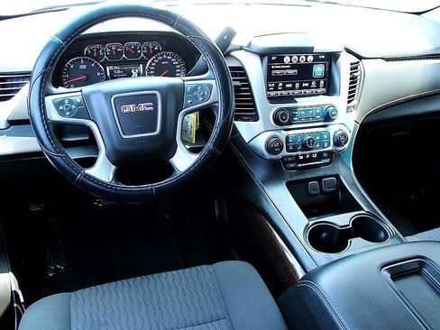 Used 2017 GMC Yukon XL SLE w/ SLE Value Package image 8