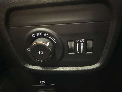 Used 2025 Jeep Grand Cherokee Summit AWD/4WD image 27