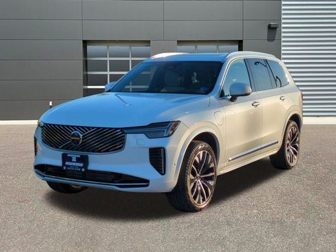 New 2026 Volvo XC90 T8 Plus w/ Protection Package Premier AWD/4WD image 3