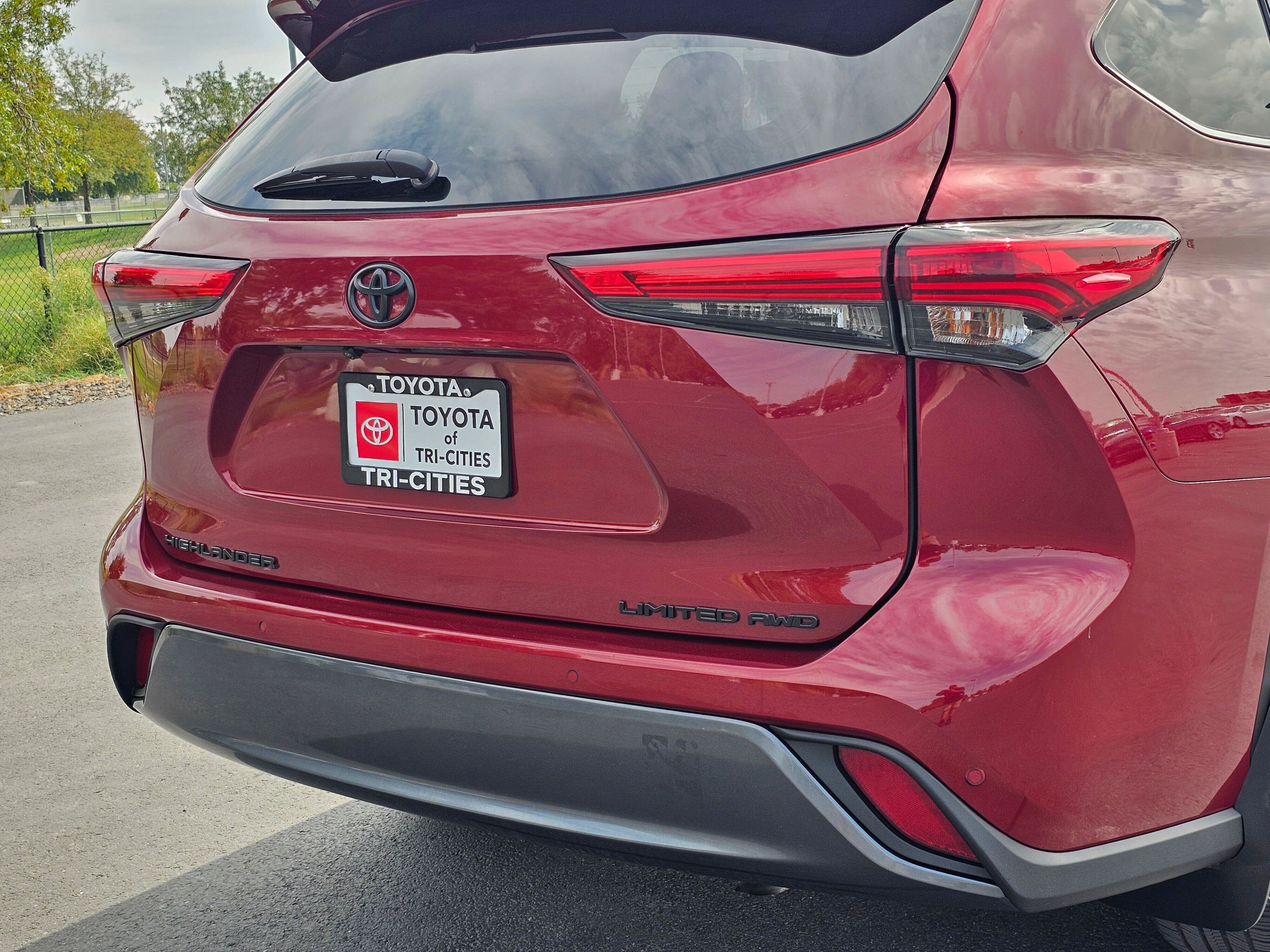 Certified 2021 Toyota Highlander Limited AWD/4WD image 12