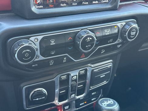 Used 2018 Jeep Wrangler Unlimited Rubicon AWD/4WD image 29