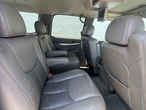Used 2004 GMC Yukon XL Denali AWD/4WD image 9