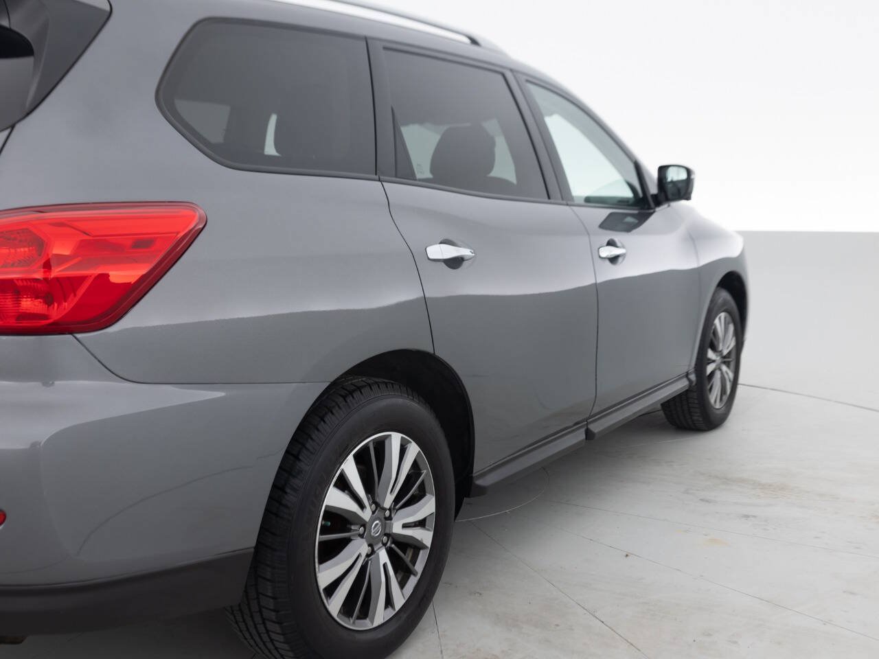 Used 2019 Nissan Pathfinder SL AWD/4WD image 14