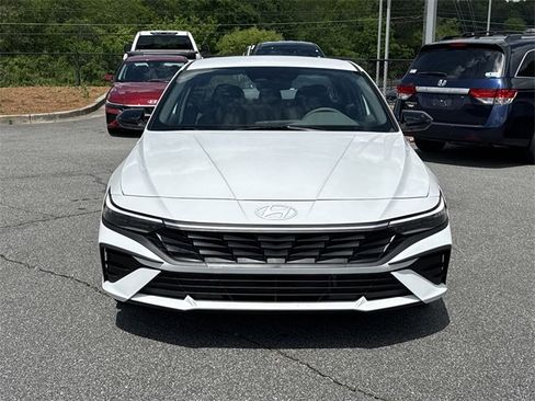 New 2025 Hyundai Elantra SEL image 2
