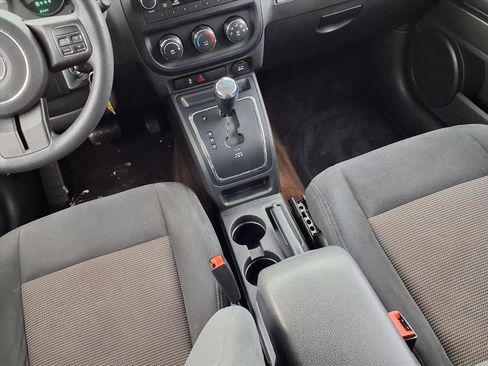 Used 2014 Jeep Patriot Latitude image 7