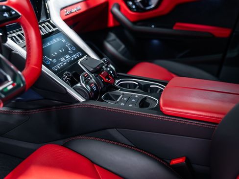 Used 2021 Lamborghini Urus image 17