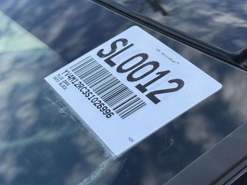 Used 2025 Volvo XC60 B5 Plus w/ Protection Package Premier AWD/4WD image 7