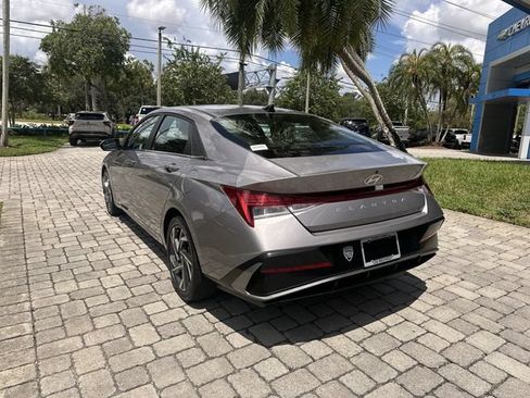 Used 2025 Hyundai Elantra SEL FWD image 35