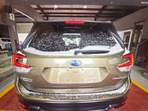 Used 2024 Subaru Forester Premium image 4