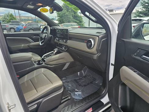 Certified 2026 Chevrolet Colorado ZR2 w/ Technology Package AWD/4WD image 19