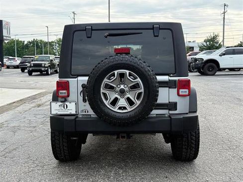 Used 2014 Jeep Wrangler Unlimited Rubicon w/ Max Tow Package AWD/4WD image 4