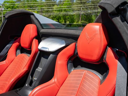 Used 2024 Chevrolet Corvette Stingray Premium Conv w/ Z51 Performance Package RWD image 30