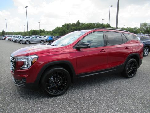 Used 2024 GMC Terrain SLT w/ Infotainment Package II AWD/4WD image 4
