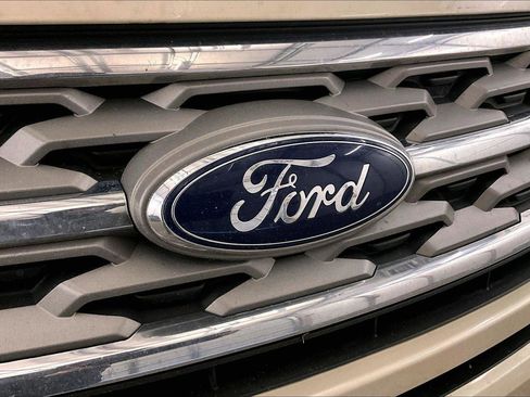 Used 2018 Ford Explorer XLT w/ Equipment Group 202A image 31