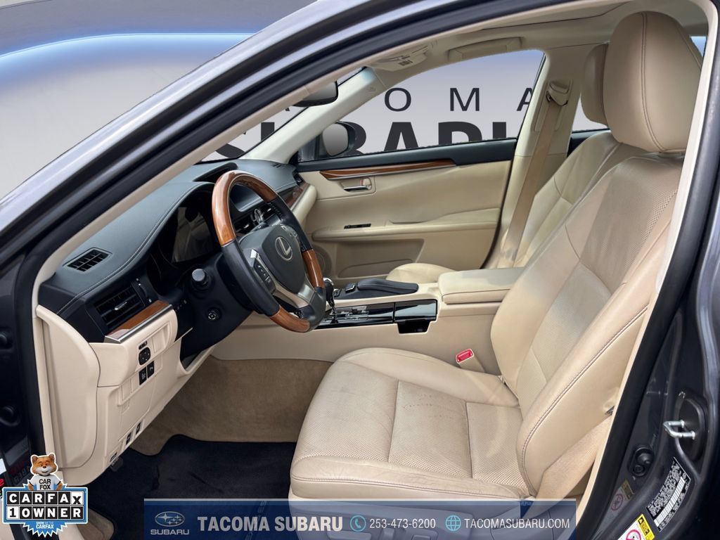 Used 2013 Lexus ES 300h w/ Luxury Pkg FWD image 10