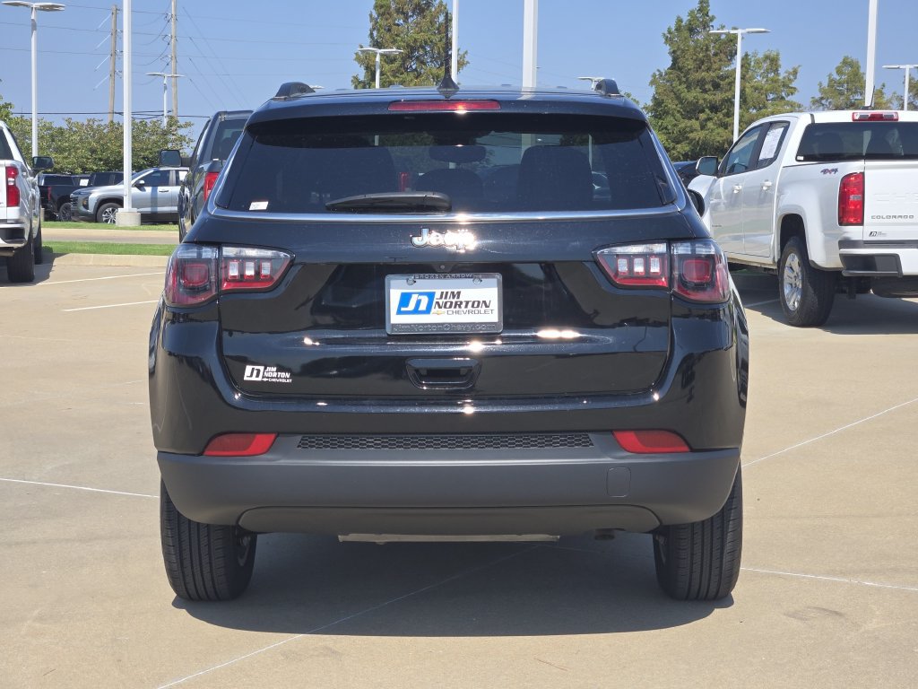 Used 2022 Jeep Compass Latitude AWD/4WD image 6