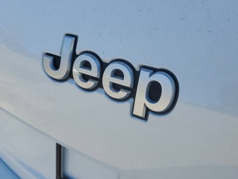 Used 2025 Jeep Grand Cherokee L Overland w/ Luxury Tech Group IV image 9