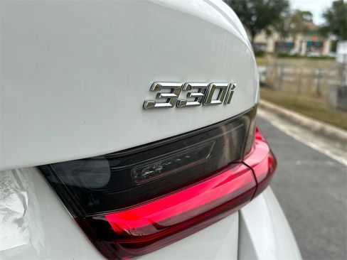 Used 2023 BMW 330i Sedan w/ Premium Package image 8