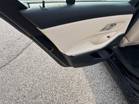 Used 2020 BMW 330i Sedan w/ Driving Assistance Package image 21