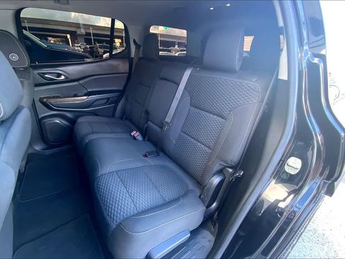 Used 2018 GMC Acadia SLE FWD image 29