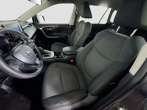 Used 2021 Toyota RAV4 XLE FWD image 13