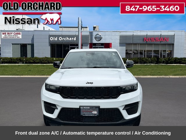 Used 2023 Jeep Grand Cherokee Altitude AWD/4WD image 2