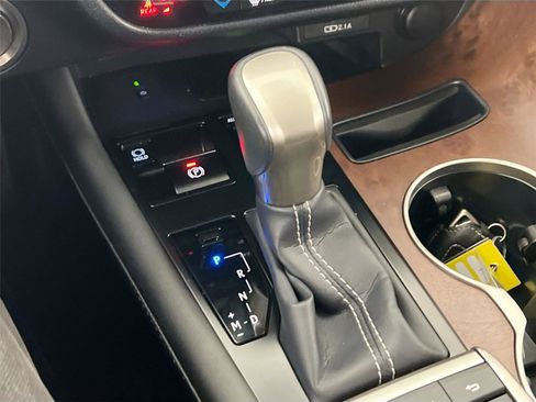 Used 2022 Lexus RX 350L Premium w/ Premium Package image 17