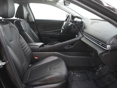 Used 2023 Hyundai Elantra Limited FWD image 11