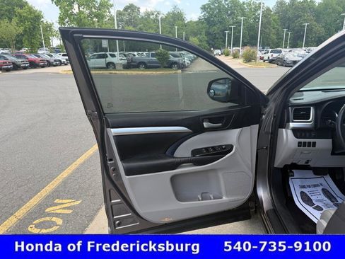 Used 2015 Toyota Highlander XLE AWD/4WD image 14