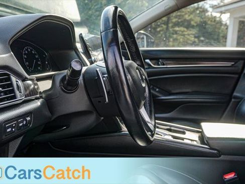 Used 2018 Honda Accord Touring image 19