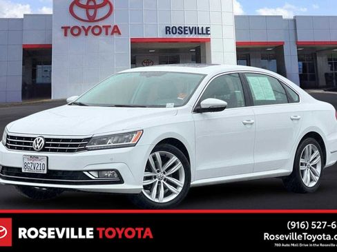 Used 2018 Volkswagen Passat 2.0T SE image 1