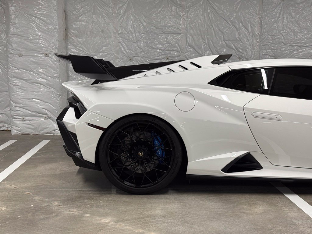 Used 2021 Lamborghini Huracan STO RWD image 5