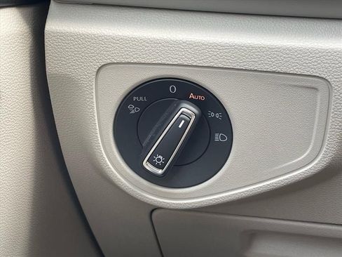 Used 2022 Volkswagen Atlas SE image 16