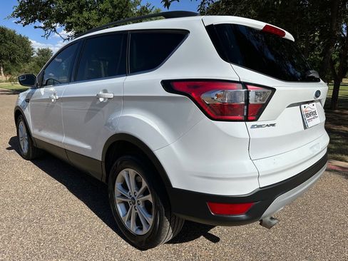 Used 2018 Ford Escape SE FWD image 3